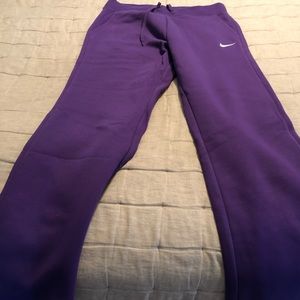 Nike Women’s purple sweatpants with tags